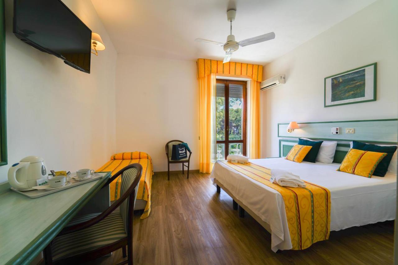 Hotel Le Acacie Capoliveri  Εξωτερικό φωτογραφία