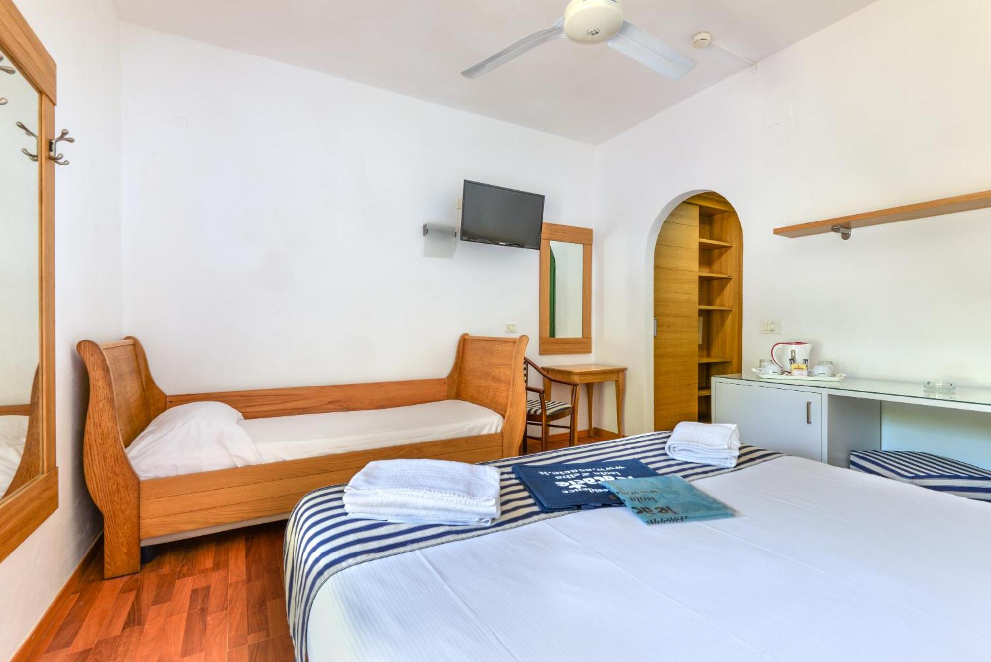 Hotel Le Acacie Capoliveri  Εξωτερικό φωτογραφία